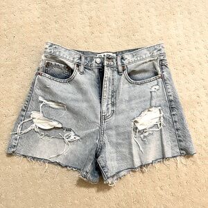 NWOT-daze denim cut off shorts